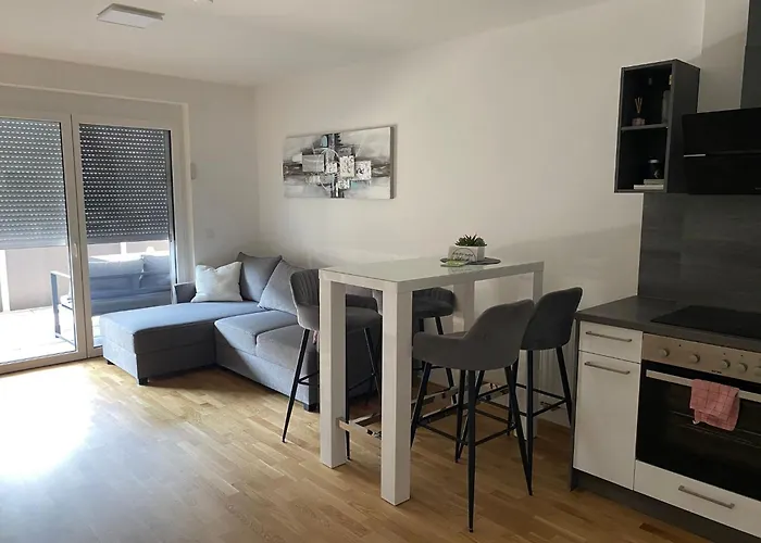 Wunderschoene, Neue Mit Grosser Terrasse